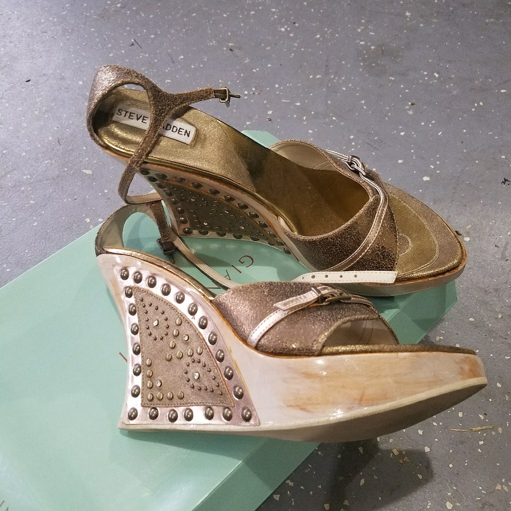 Gold shoes